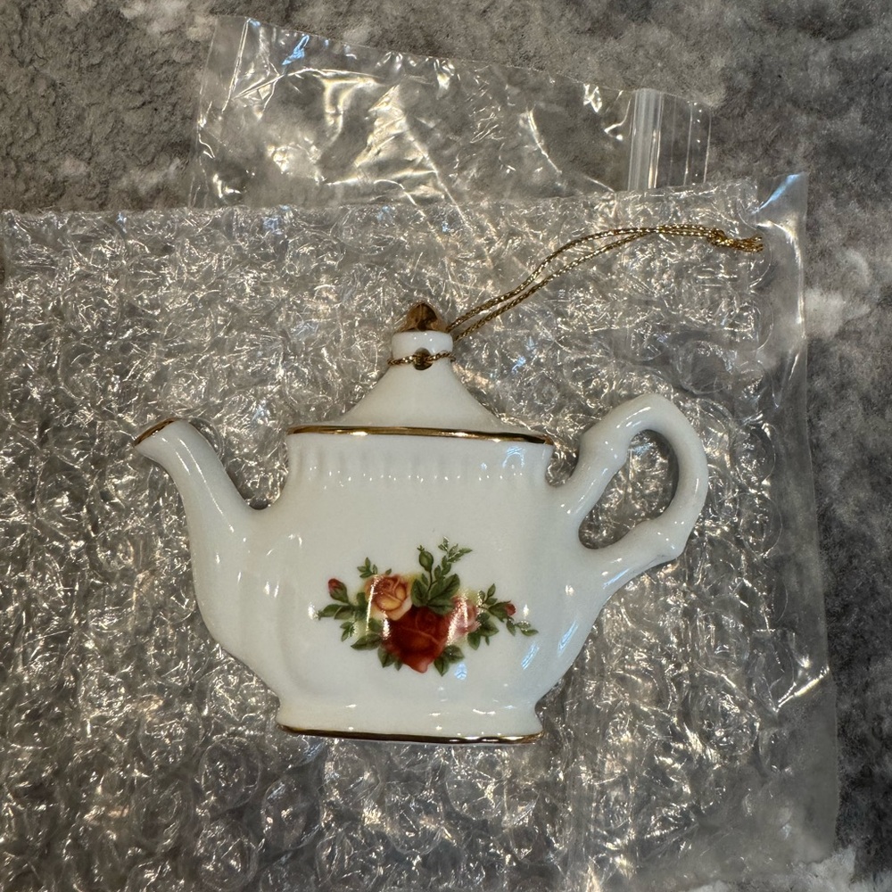 Royal Albert Old Country Roses Teapot Ornament